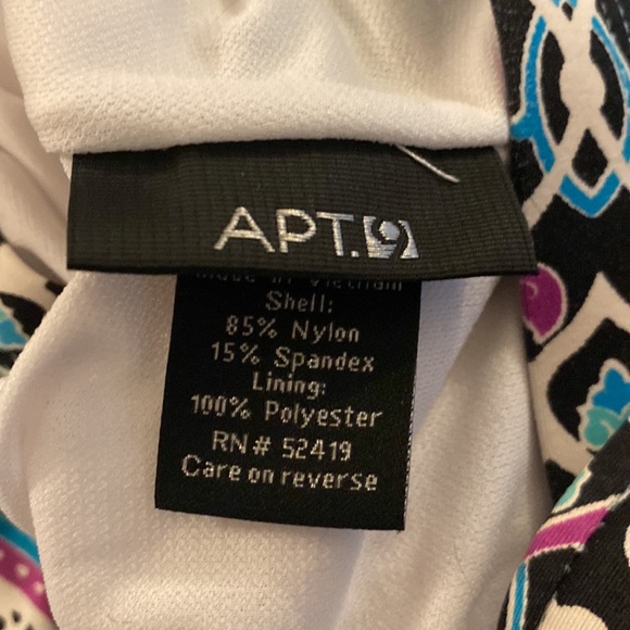 Women’s swim top 1X. - Picture 2 of 4